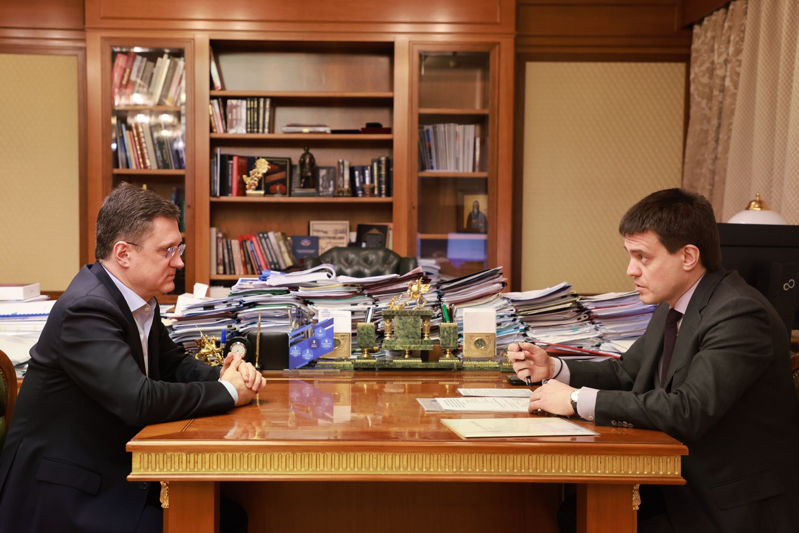 Александр Новак и Михаил Котюков обсудили рабочие вопросы развития Красноярского края